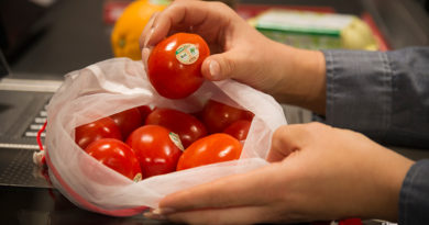 Rewe bietet bei Obst und Gemüse sowohl unverpackte als auch verpackte Ware an