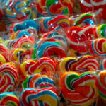 Bunte Süßwaren locken Kinder an werbung dafür soll eingeschränkt werden